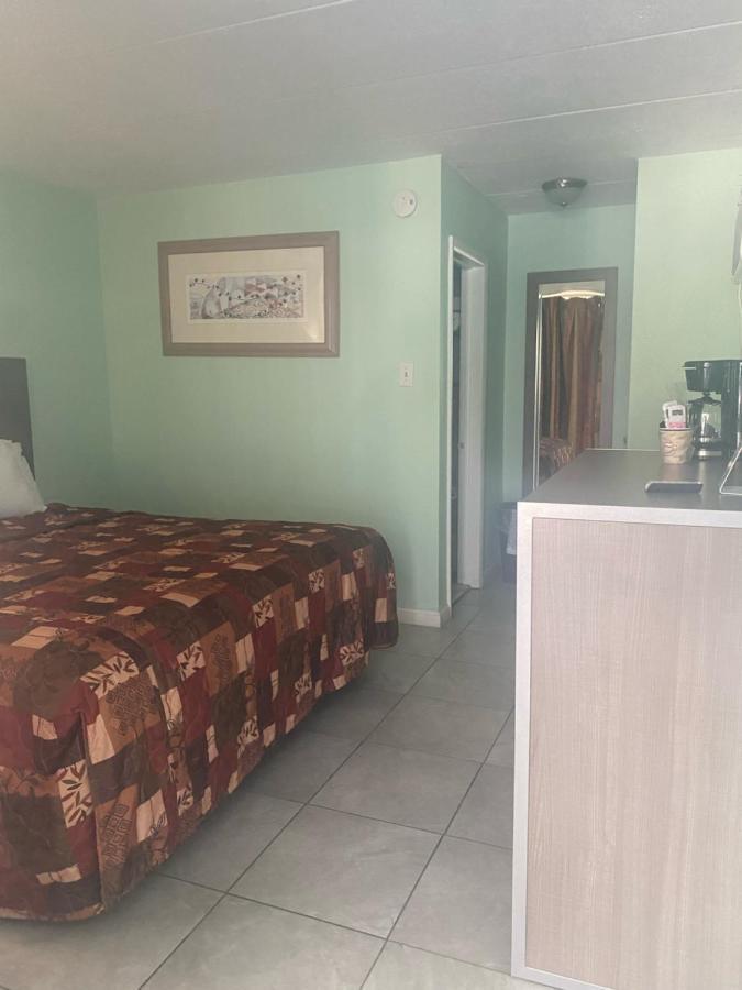 Royal Canadian Motel Wildwood Dış mekan fotoğraf