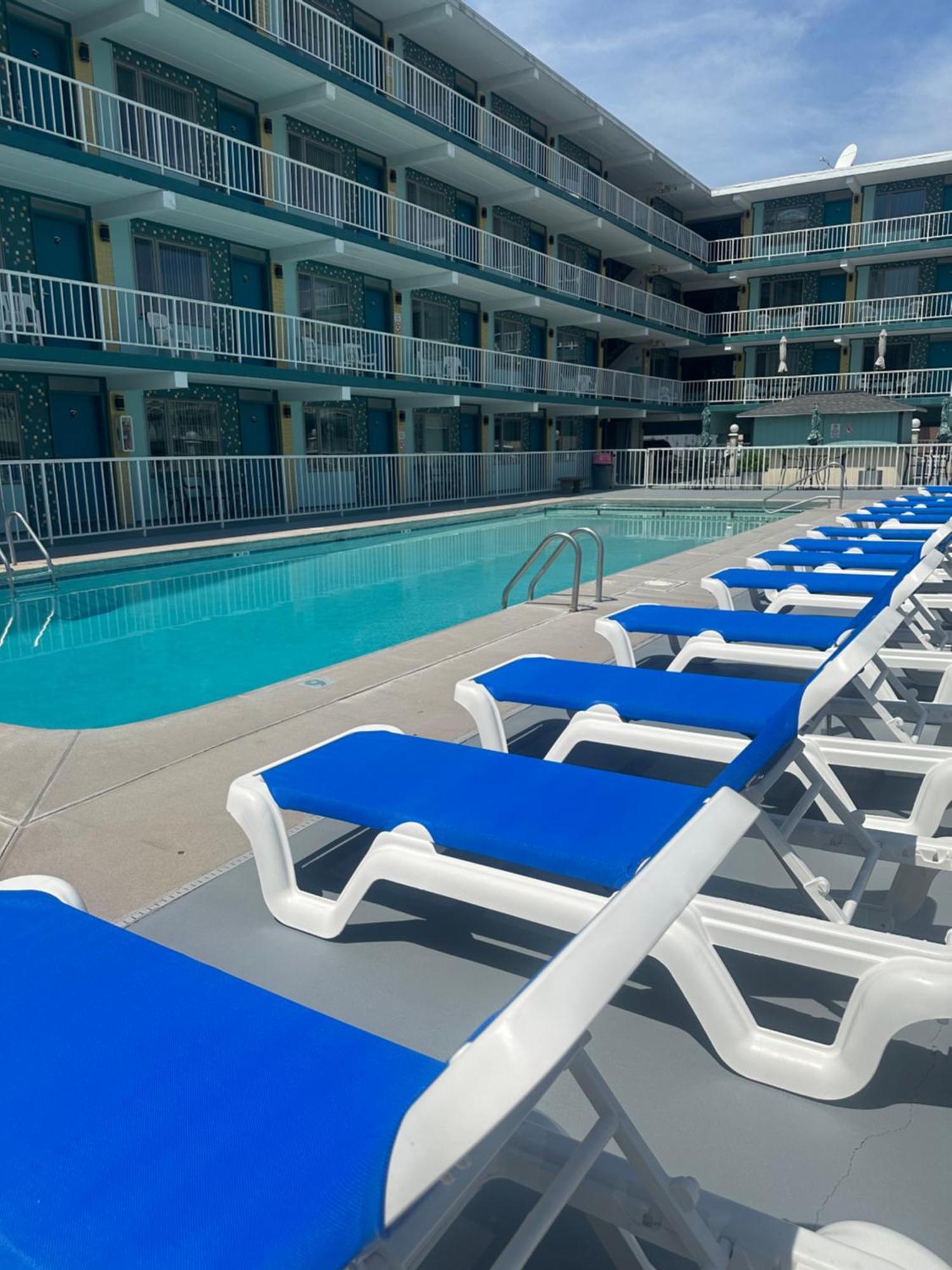 Royal Canadian Motel Wildwood Dış mekan fotoğraf
