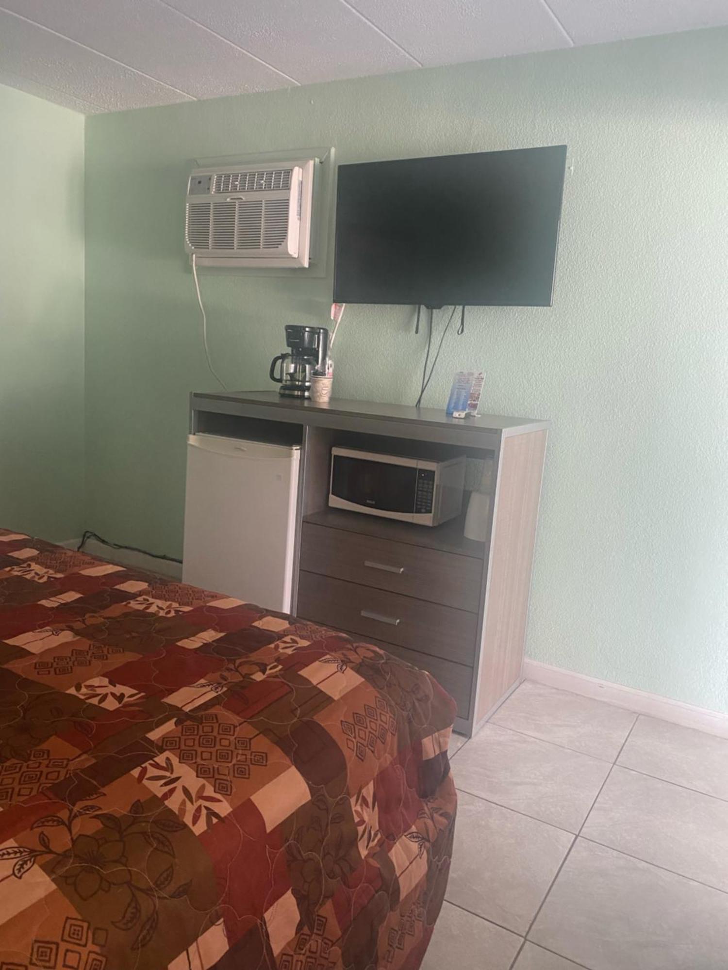 Royal Canadian Motel Wildwood Dış mekan fotoğraf