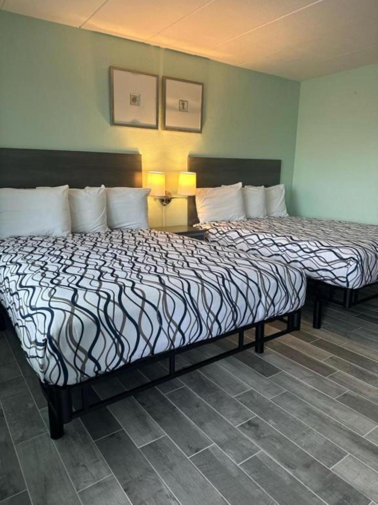 Royal Canadian Motel Wildwood Dış mekan fotoğraf