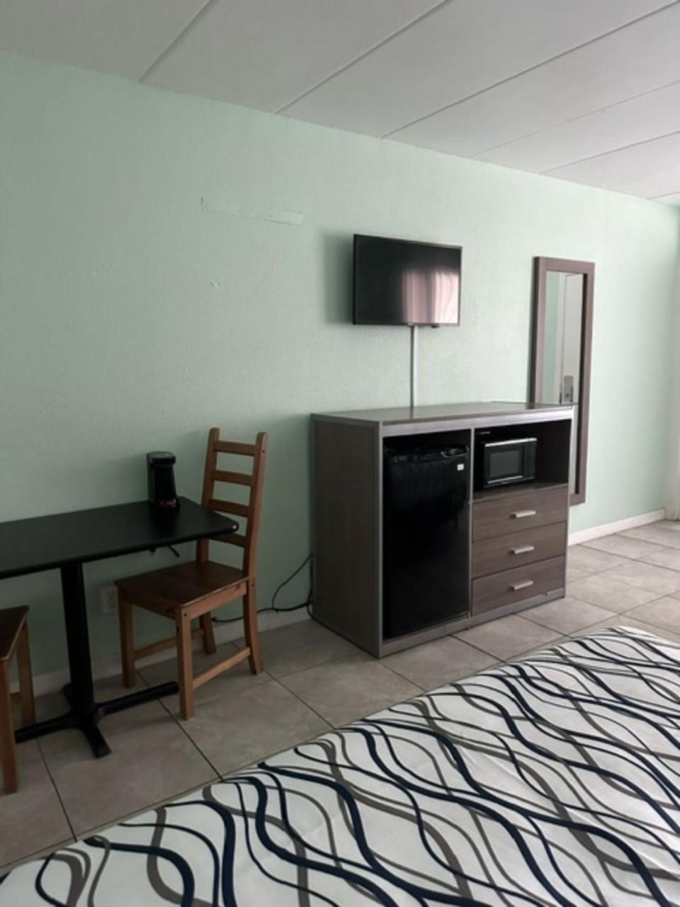 Royal Canadian Motel Wildwood Dış mekan fotoğraf