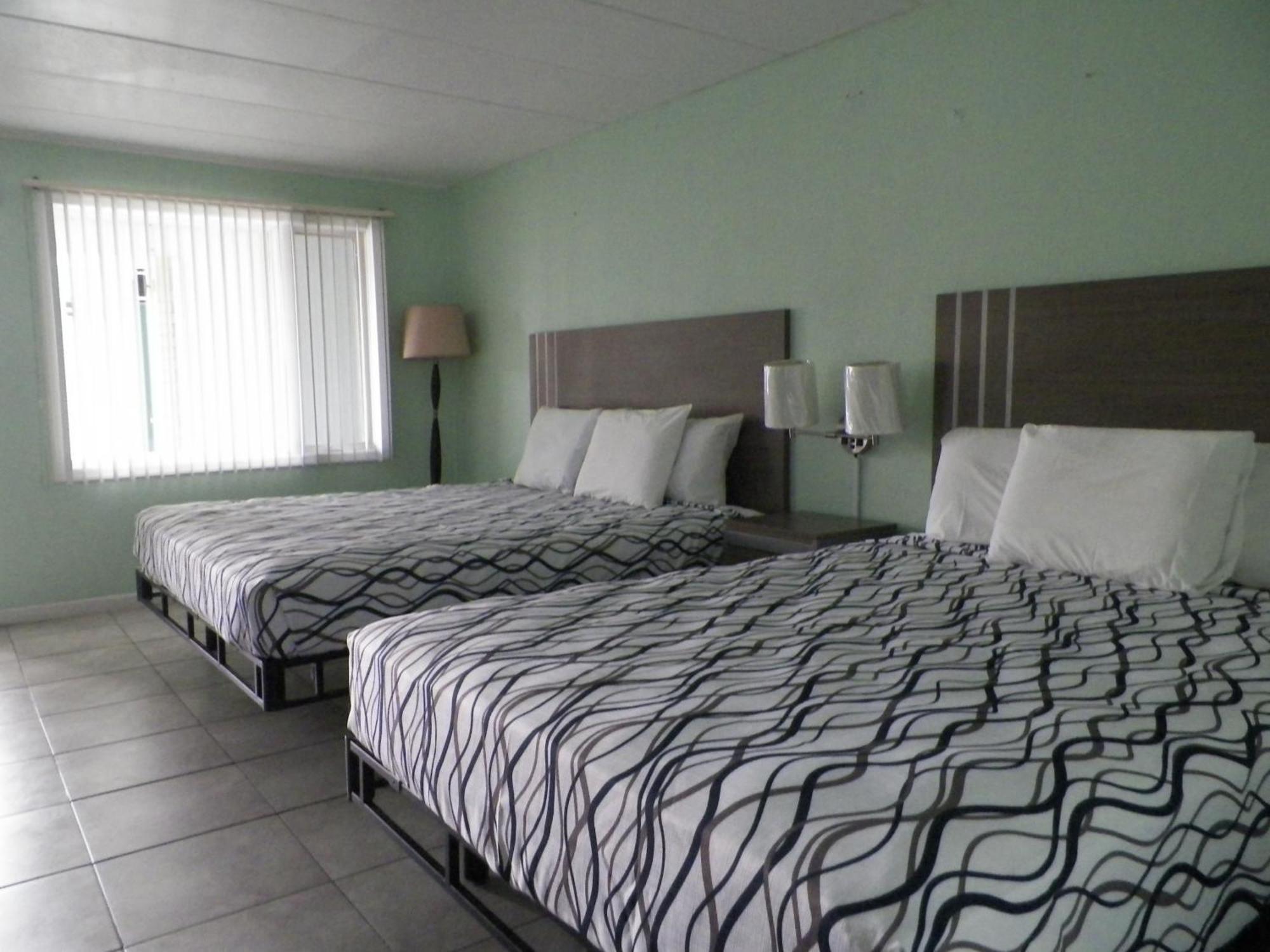 Royal Canadian Motel Wildwood Dış mekan fotoğraf