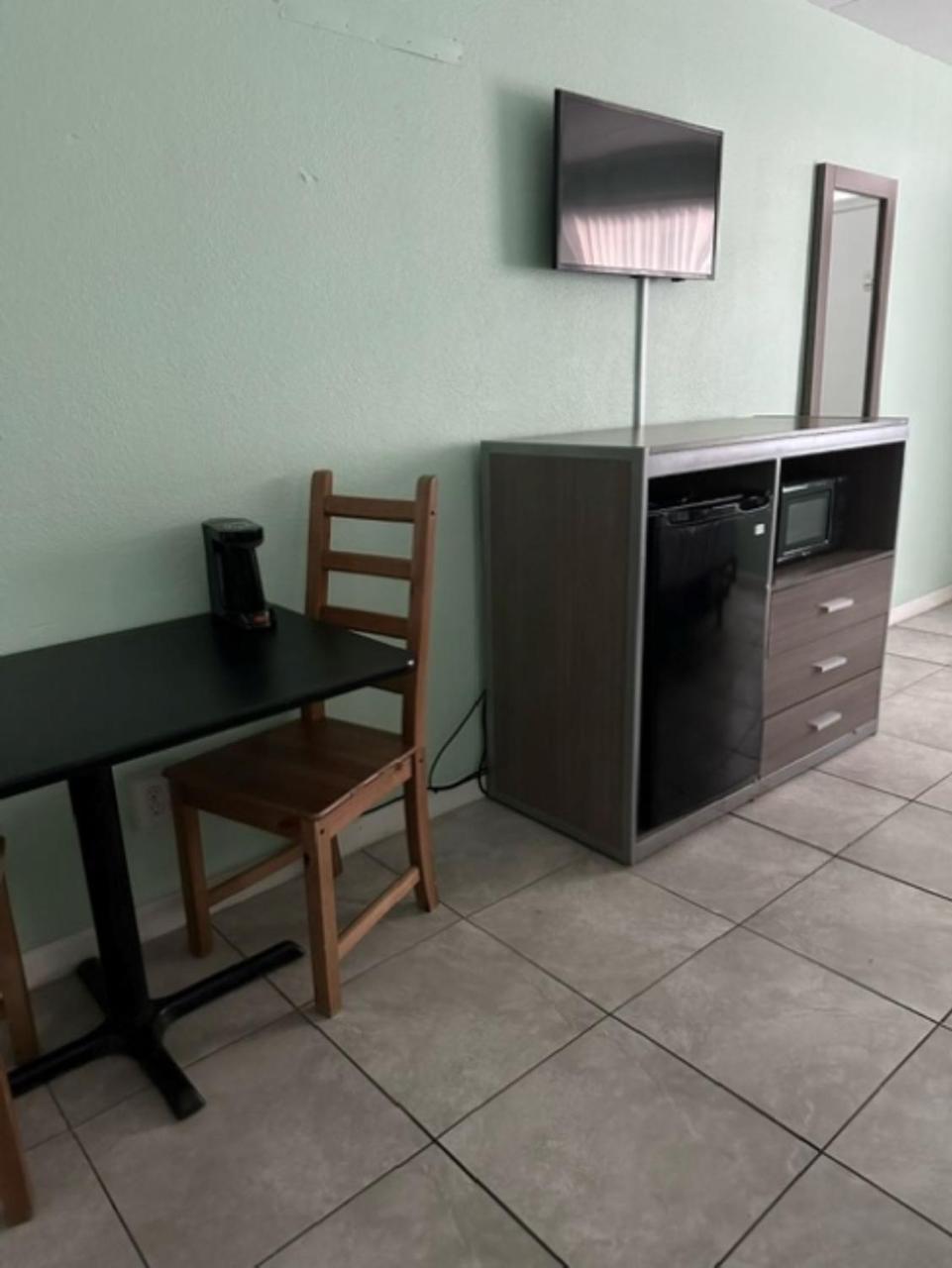 Royal Canadian Motel Wildwood Dış mekan fotoğraf