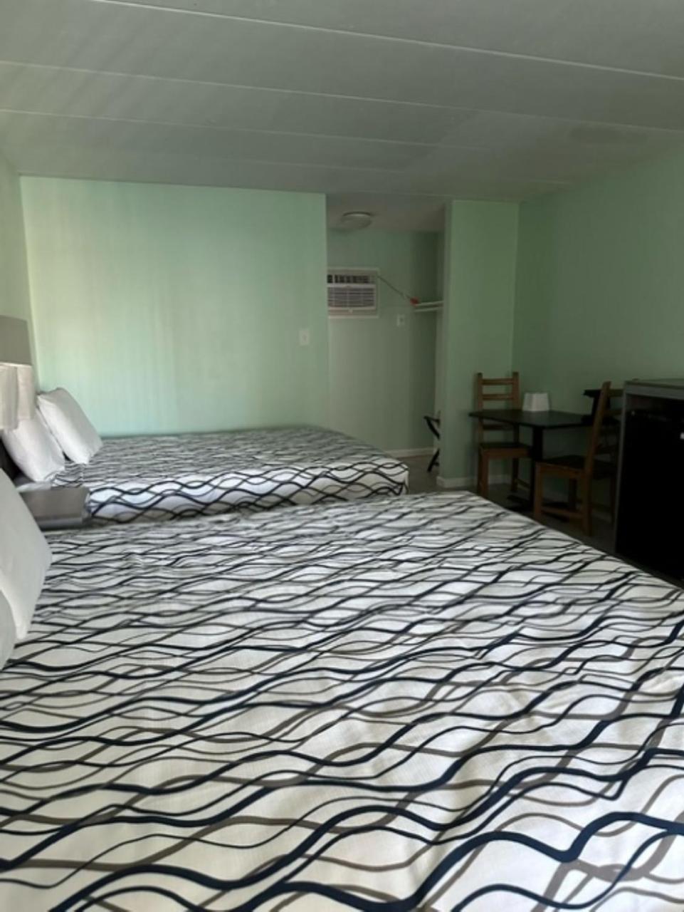 Royal Canadian Motel Wildwood Dış mekan fotoğraf