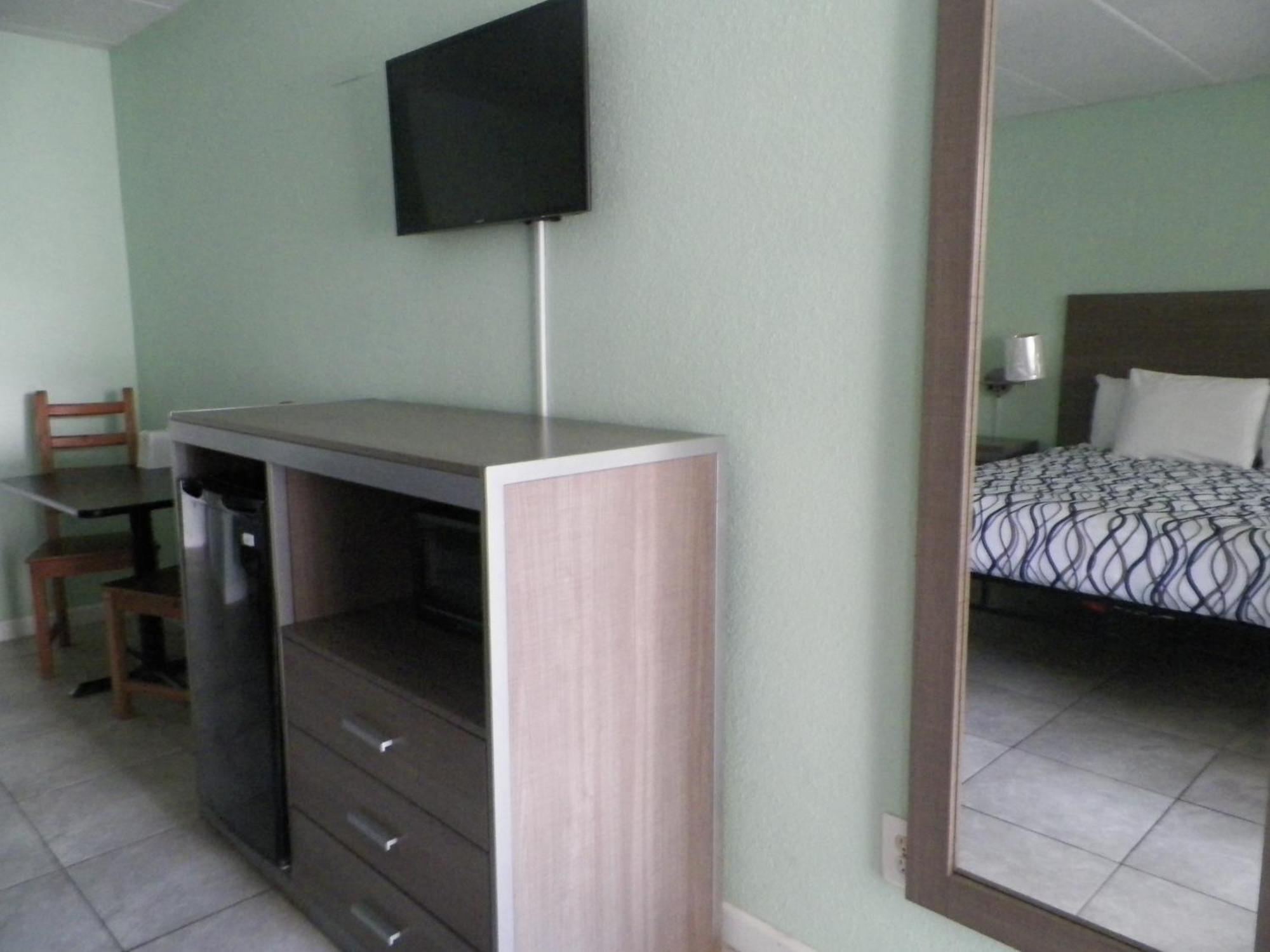 Royal Canadian Motel Wildwood Dış mekan fotoğraf
