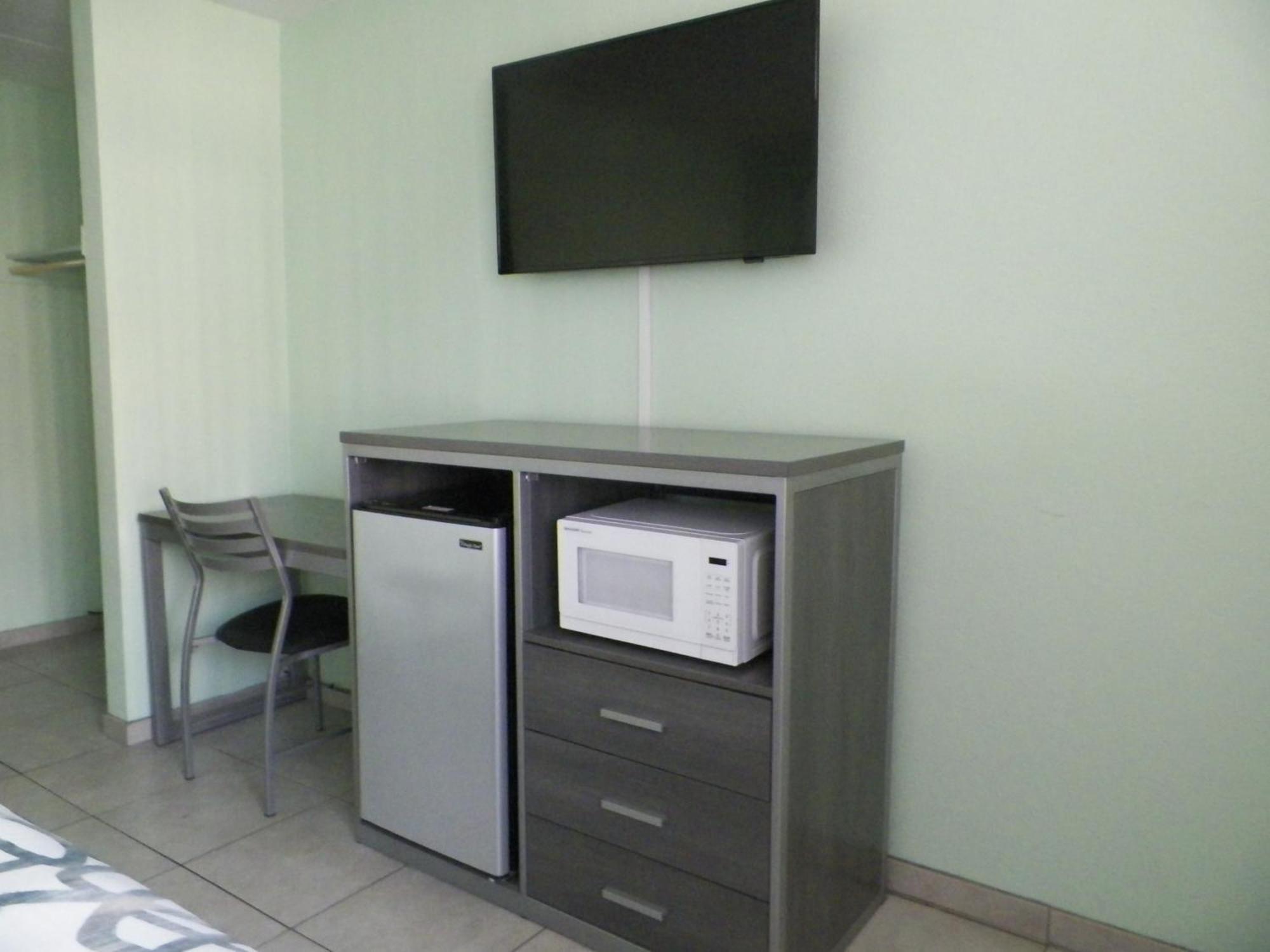 Royal Canadian Motel Wildwood Dış mekan fotoğraf