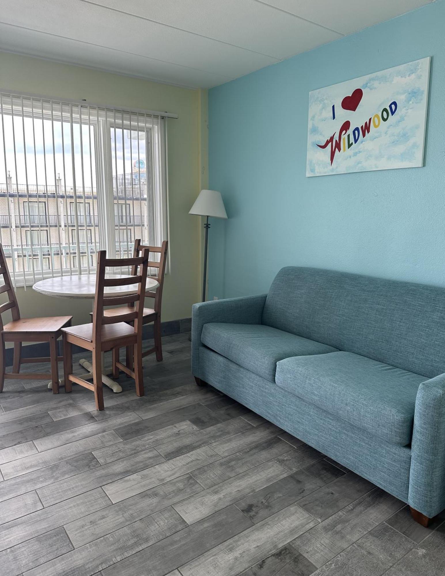 Royal Canadian Motel Wildwood Dış mekan fotoğraf