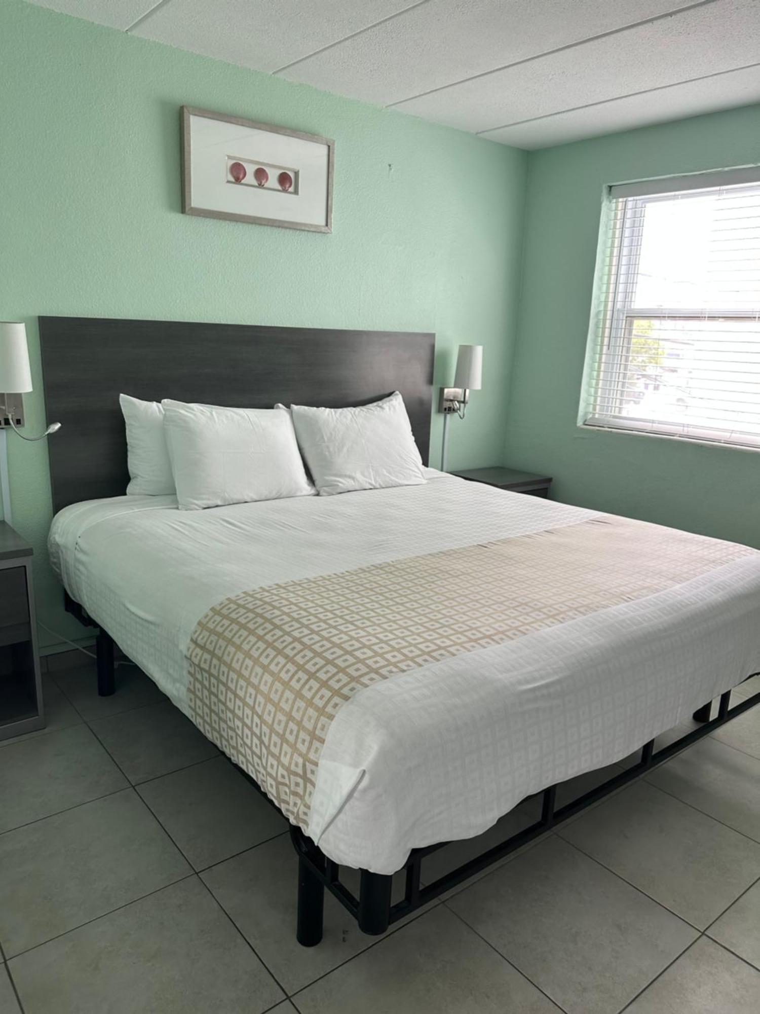 Royal Canadian Motel Wildwood Dış mekan fotoğraf
