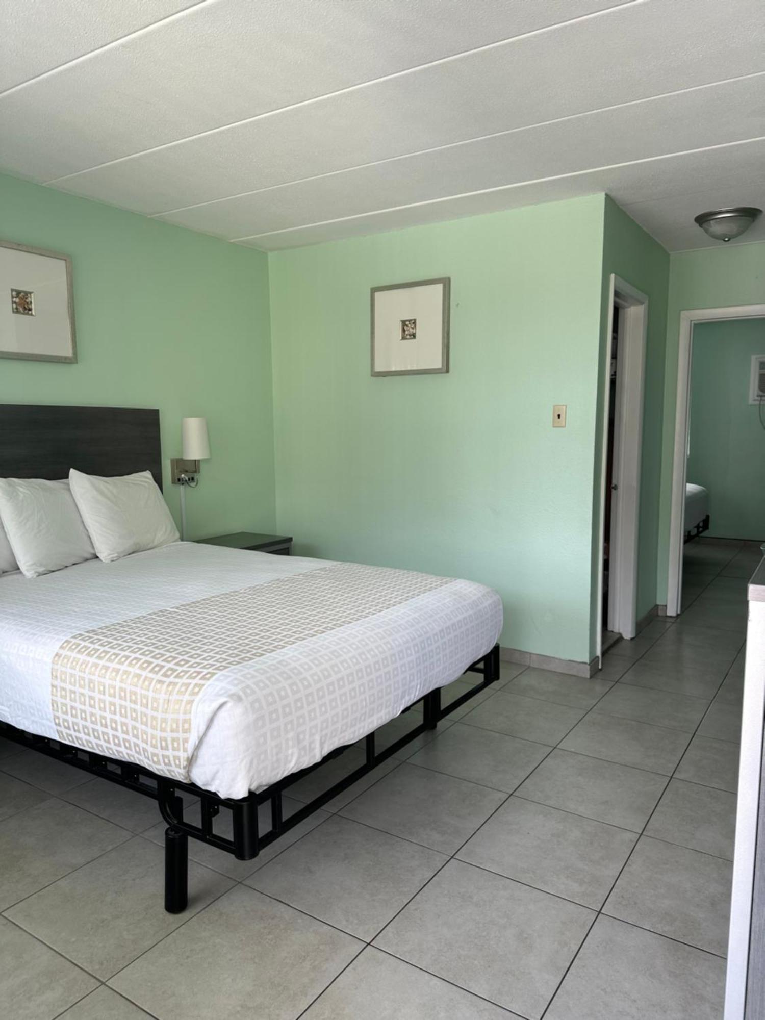 Royal Canadian Motel Wildwood Dış mekan fotoğraf