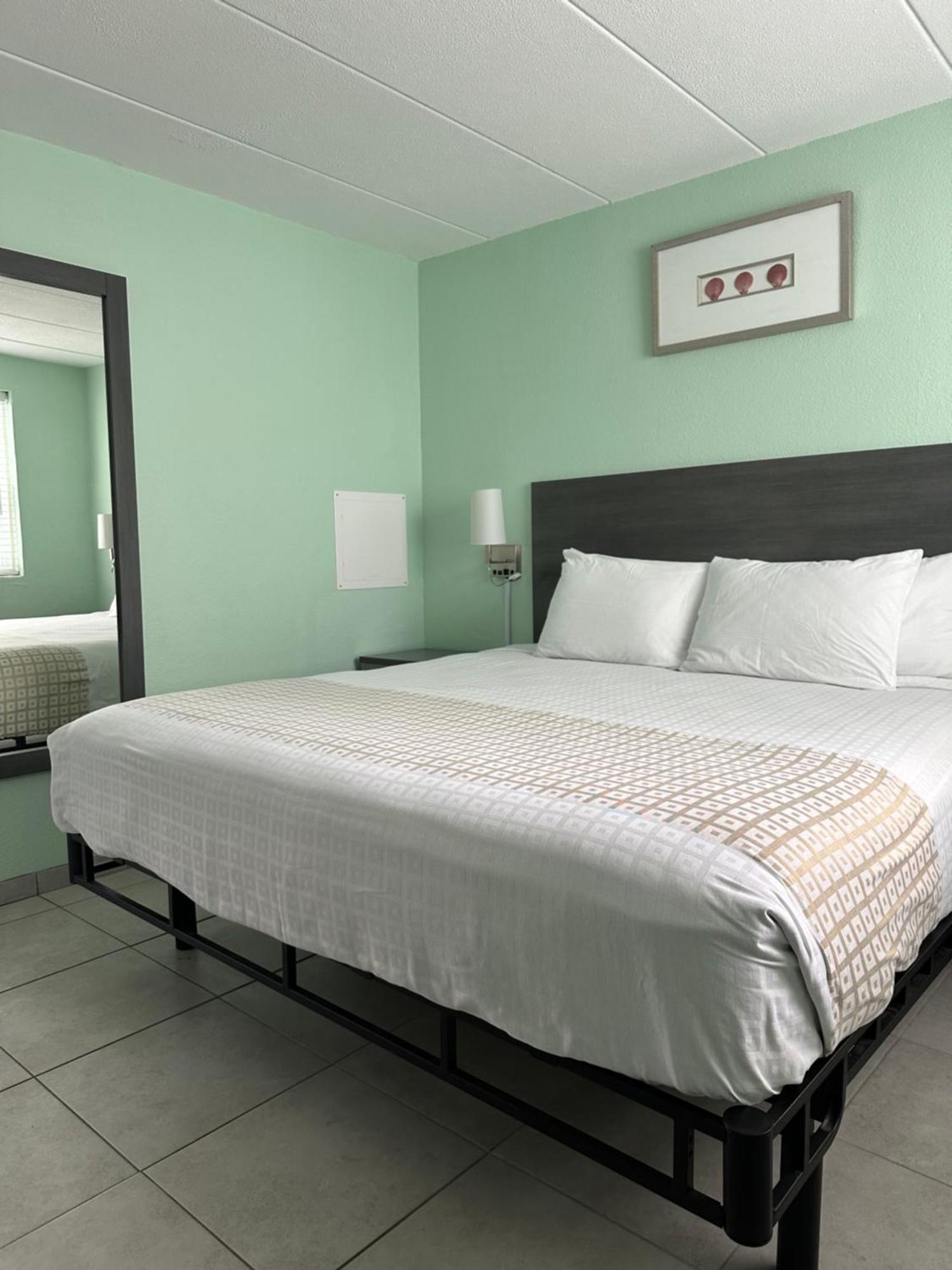 Royal Canadian Motel Wildwood Dış mekan fotoğraf