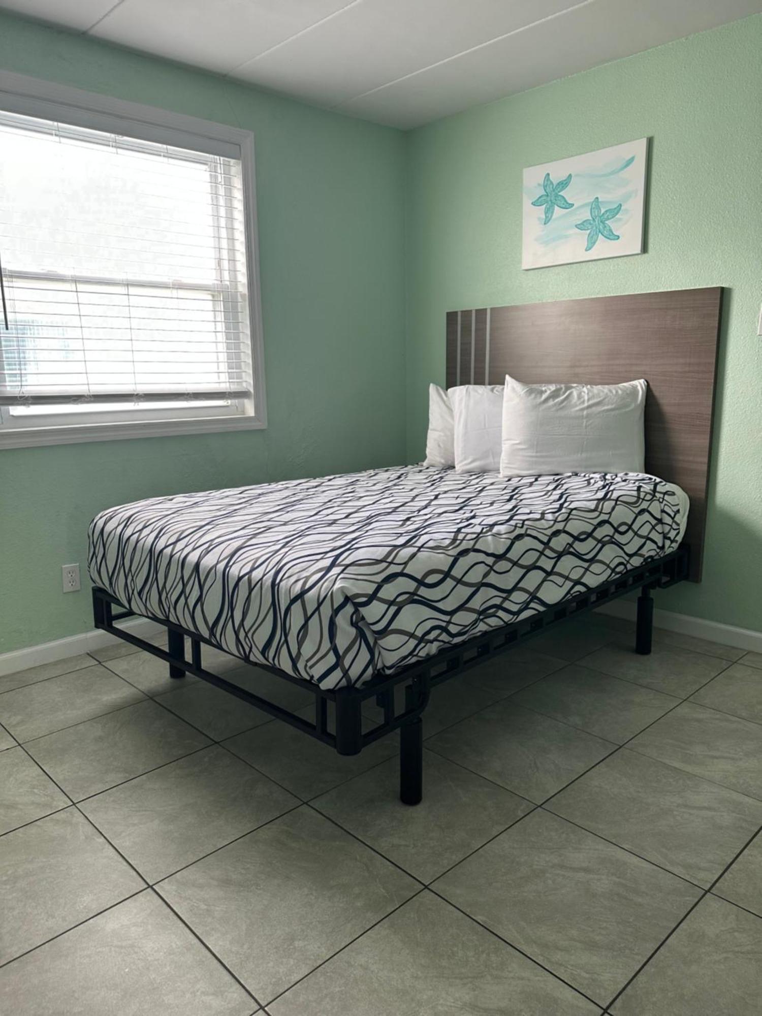Royal Canadian Motel Wildwood Dış mekan fotoğraf