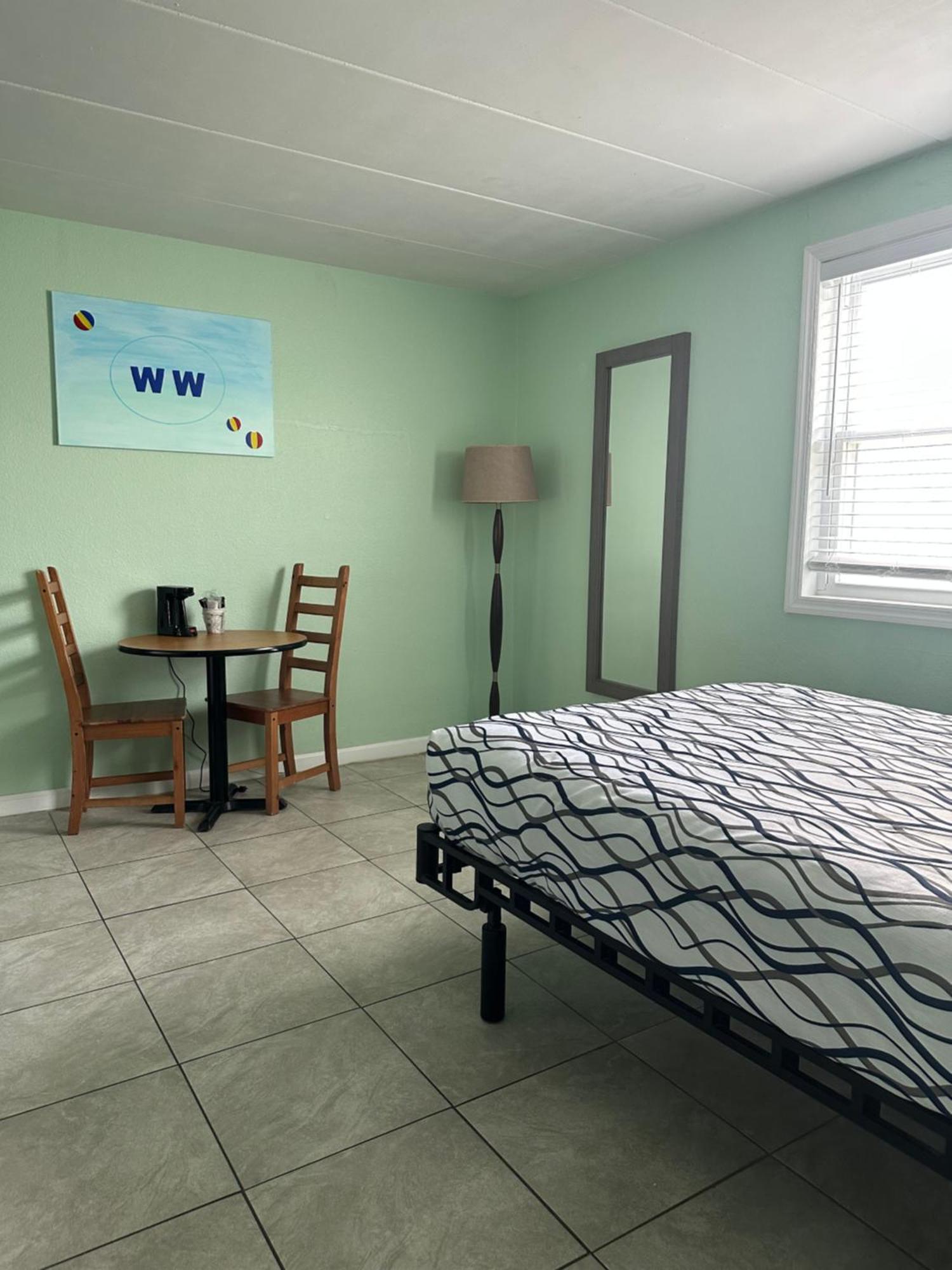 Royal Canadian Motel Wildwood Dış mekan fotoğraf
