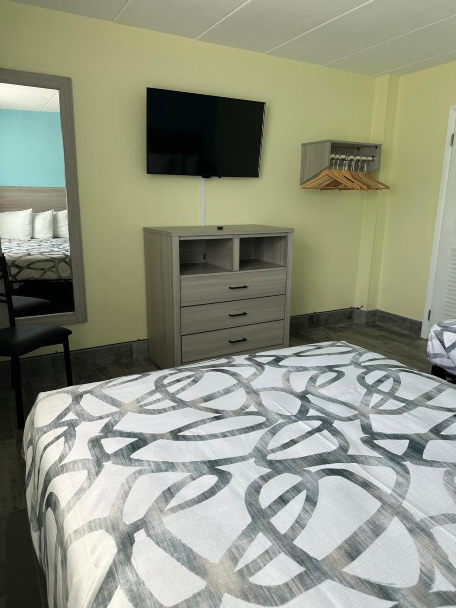 Royal Canadian Motel Wildwood Dış mekan fotoğraf