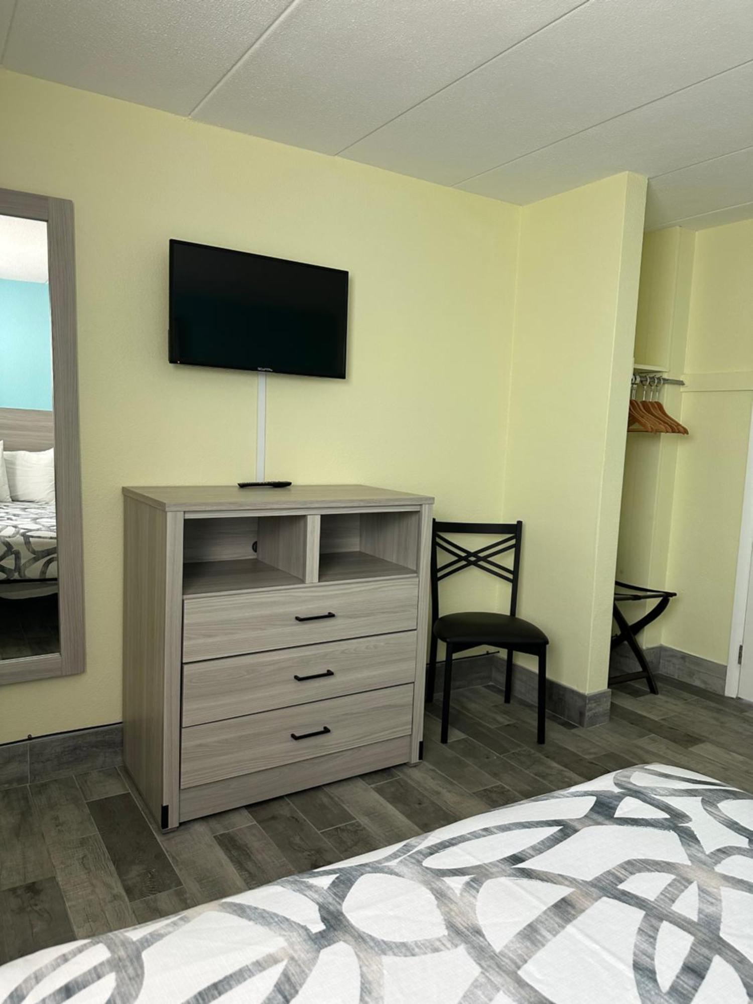 Royal Canadian Motel Wildwood Dış mekan fotoğraf